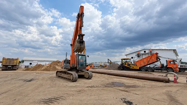 ПК «Кварц»: строительная техника на площадке
