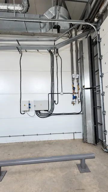 ПК «Кварц»: разводка инженерных сетей по стене
